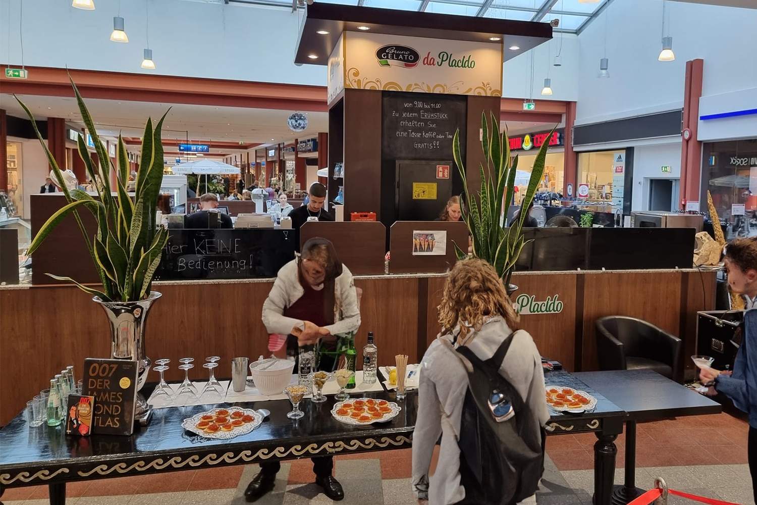 Da Placido – Foto Aussenansicht vom Café da Placido im Dollart Center Emden
