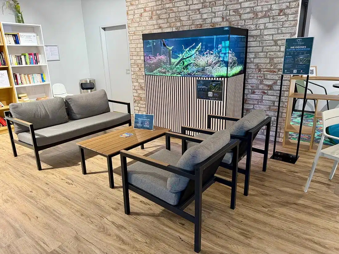 DOC Freiraum Lounge Freiraum Lounge mit Sofagruppe und Aquarium im DollartCenter Emden